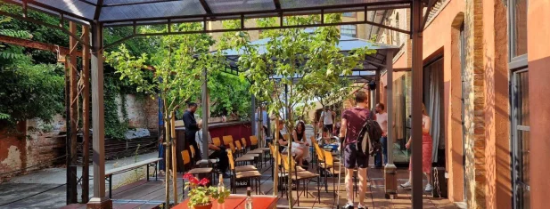 Sommerterrasse und Innenhof Pulsraum Berlin Wedding – Outdoor-Events 1